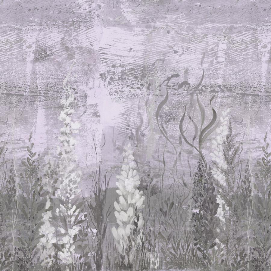 Weed Viola Tapete von k-moor zeigt ein lila Unterwasser-Floral-Muster mit Schraffur-Hintergrund, pastellfarbenen Pflanzen und abstrakten Silhouetten.