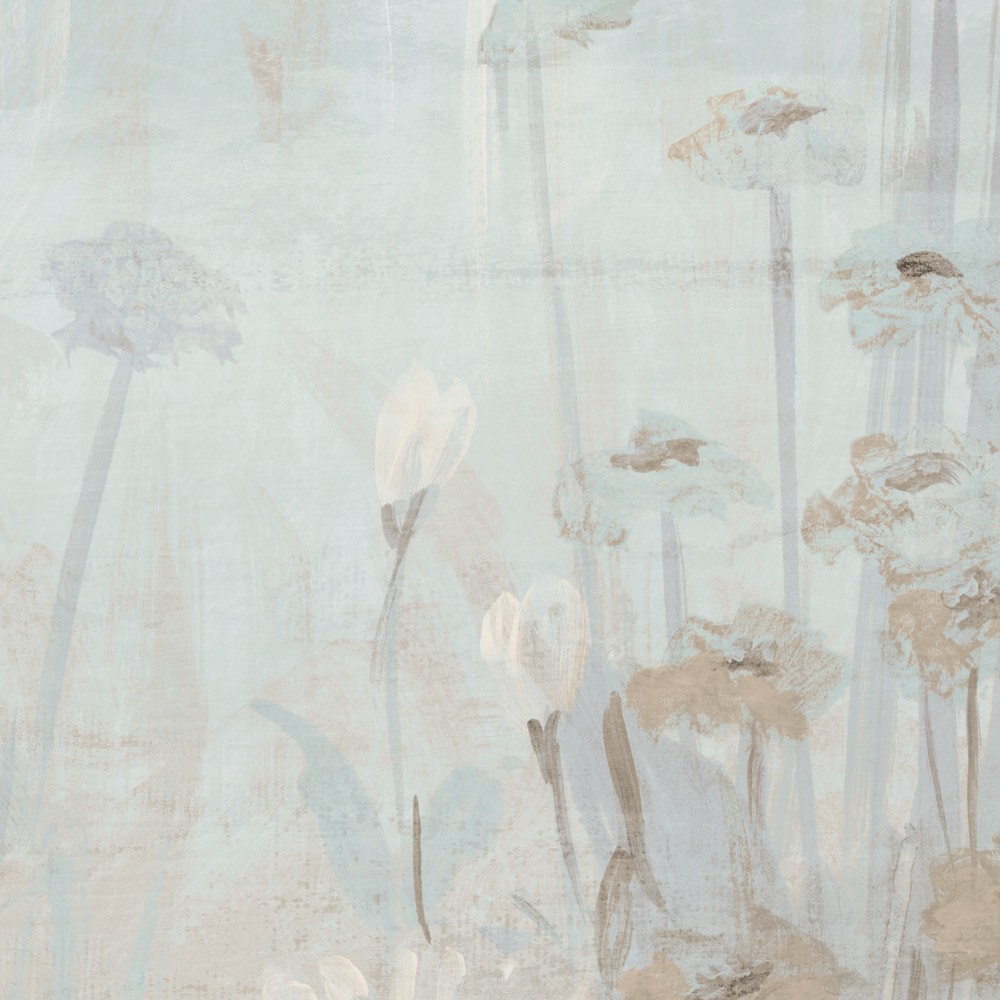 Stardust Tapetenmuster von k'moor mit zarten Blüten in hellen Pastellfarben, leicht transparent, florales Design für moderne Wandgestaltung