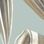 Abstraktes Tapetenmuster in pastellfarbenen Tönen mit wellenförmigen Linien und fließenden Formen, präsentiert von k’moor als Wanddesign-Pattern für Räume