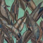 Dichtes Blattwerk in Braun- und Grünnuancen vor grünem Hintergrund, Wanddesign-Motiv von k'moor, geeignet für Hotels, Büros und Wohnräume