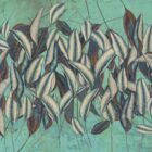 Wandtapetenmuster mit abstrakten Blättern in grünen, blauen und braunen Schattierungen vor grünem Hintergrund; Teil der k’moor Wanddesign Kollektion