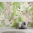 Wandmotiv mit grünem Blattwerk und rosa Blütenmustern aus der Bonita Balance Kollektion von k'moor walldesign, installiert als Wohnzimmer-Wandpaneel