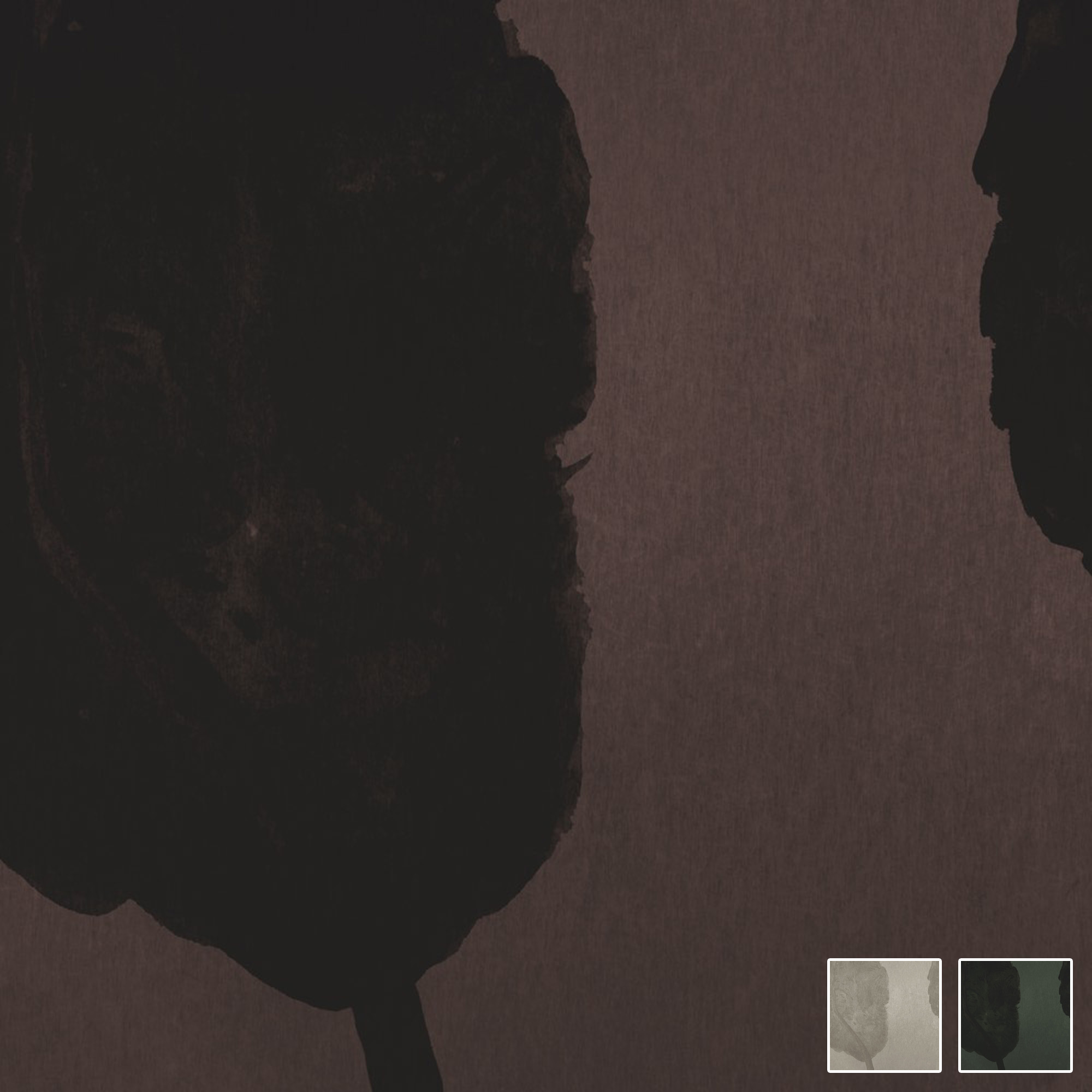 Dunkle, abstrakte Waldformen vor einer warmbraunen Fläche als Wanddesign Dark Pines von k'moor Walldesign.