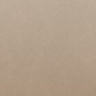 Candy Cappuccino Wandoberfläche in warmem Beige, fein strukturiert und gleichmäßig gemasert für ein ruhiges, modernes Gesamtbild