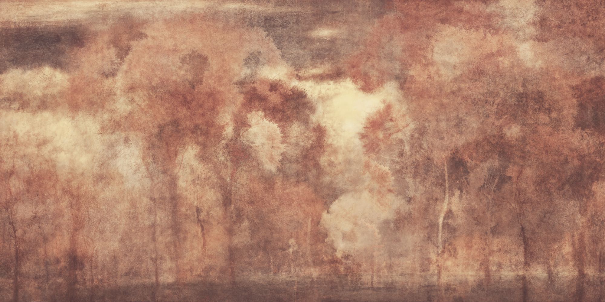 Warmes, herbstliches beige-braunes Wanddesign mit malerischer Textur und angedeuteten Baumformen, geprägt von weichen, wolkigen Farbübergängen.