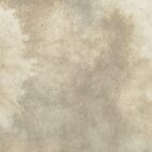 Fein strukturierte, sandfarbene Wandoptik mit körnigen Nuancen und sanften Schlieren, wie bei „Bosco Velato Sand“ von k'moor walldesign.