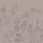 Sanfte Lavendel-Silhouetten mit zarten Pflanzen- und Blütenformen auf hellem Hintergrund, fein abgestuft und harmonisch verteilt.