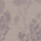 Sanfte Lavendel-Akzentflächen auf strukturierter Oberfläche mit zarten Konturen, inspiriert von Soft Silhouettes Lavendel von k'moor walldesign.