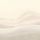 Sanfte Nebelwellen in Creme und Beige ziehen über die Fläche und schaffen ein ruhiges Wanddesign von 2 m Breite mit feinen, verschwommenen Konturen.