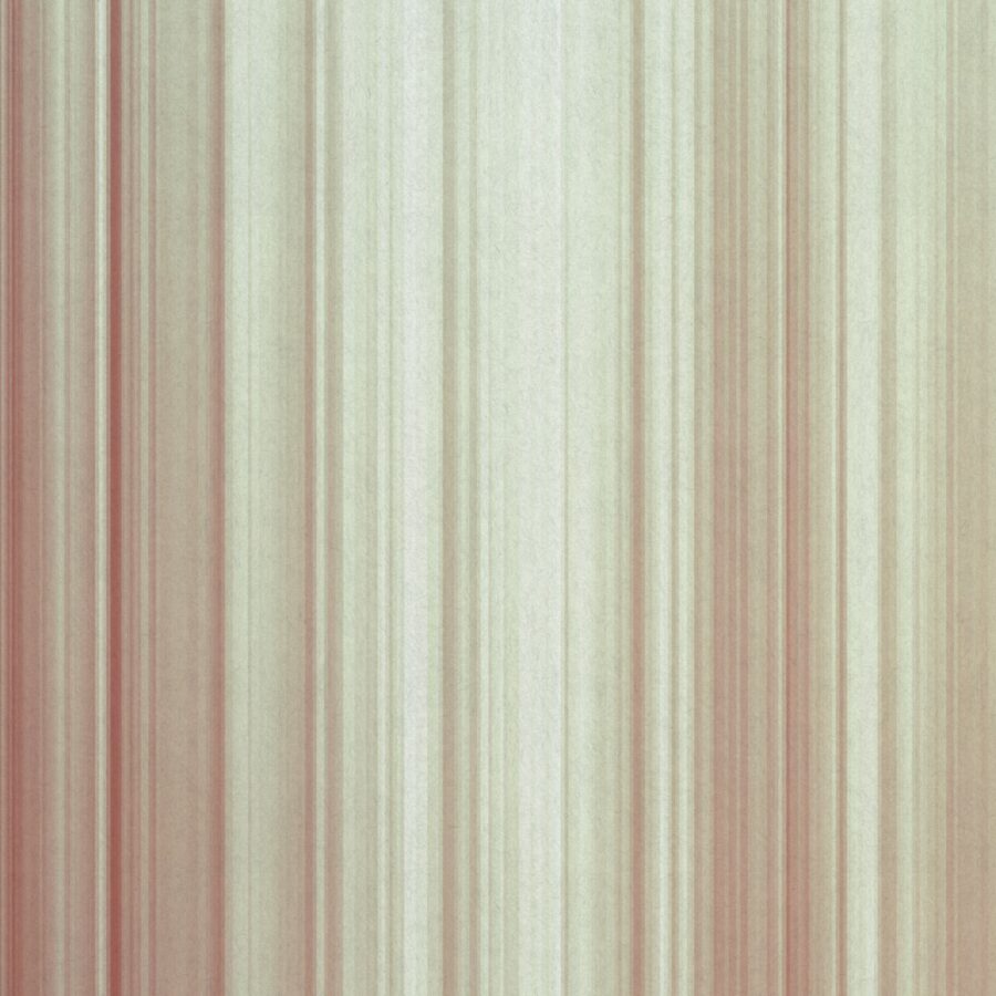 Sanfte vertikale Streifen in Creme, Rosé und Grün prägen das abstrakte Tapetendesign Ripple Blue von k'moor.