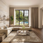 Ein heller Wohnraum mit großformatigem Wanddesign, beigefarbenem Sofa, hohen Fenstern und Blick auf den Garten mit Pool.