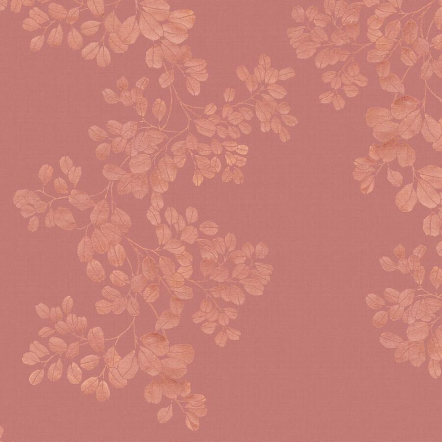 Das rosafarbene Wanddesign Kimono Rouge von k'moor zeigt ein zartes Muster aus hellen Blättern und Zweigen.